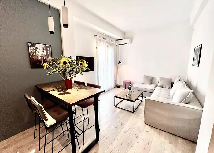 Peaceful 3 Bedroom Apartment In Athens Center