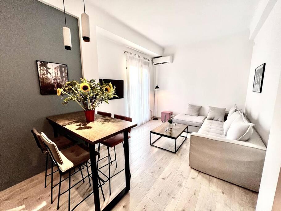 Peaceful 3 Bedroom In Center *