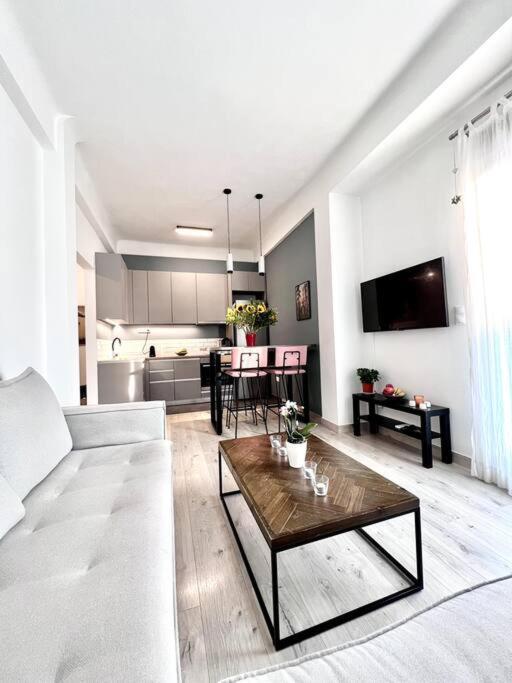 Peaceful 3 Bedroom In Center דירה *